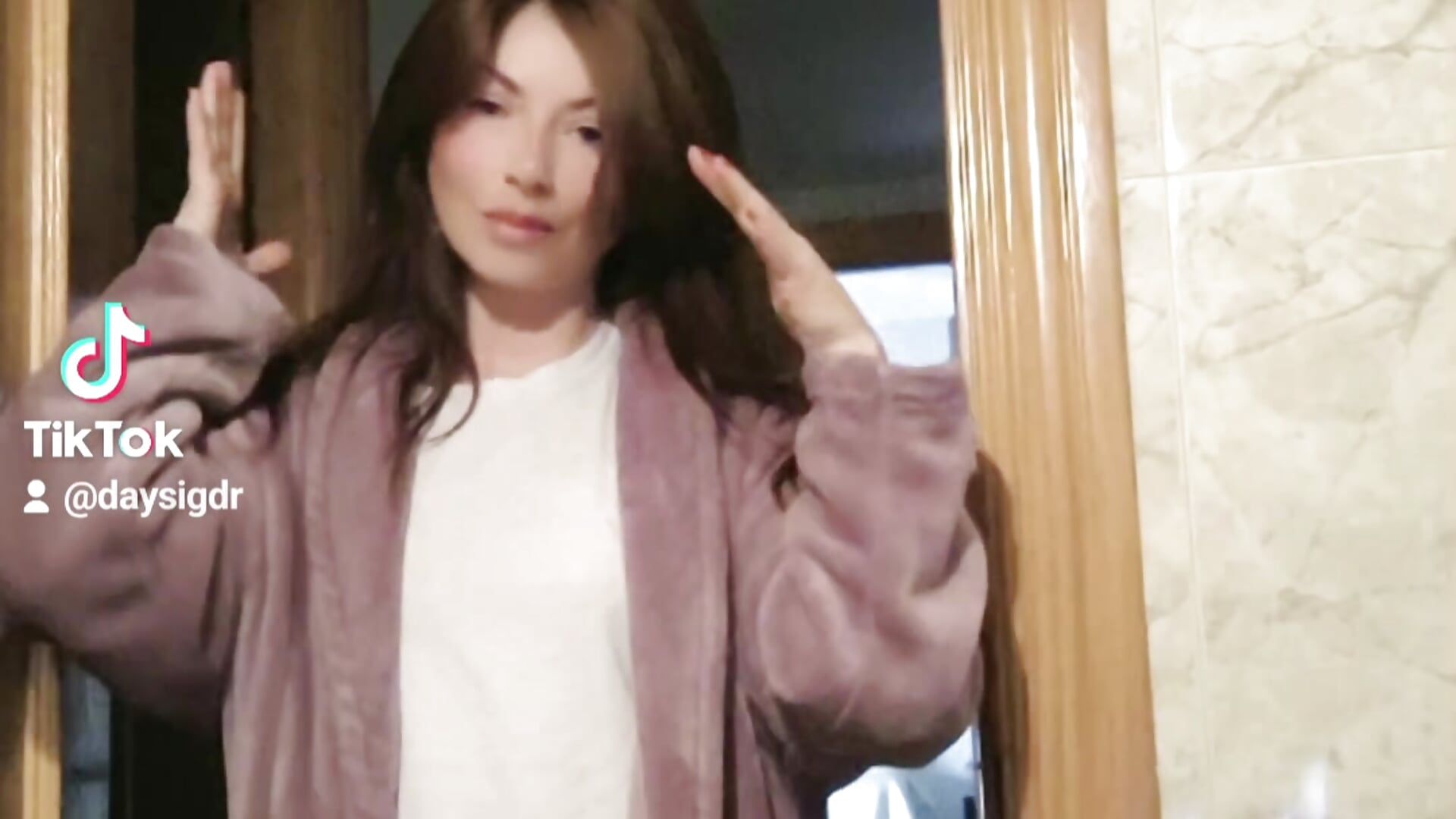 Tiktok - video by Ella_Rose cam model