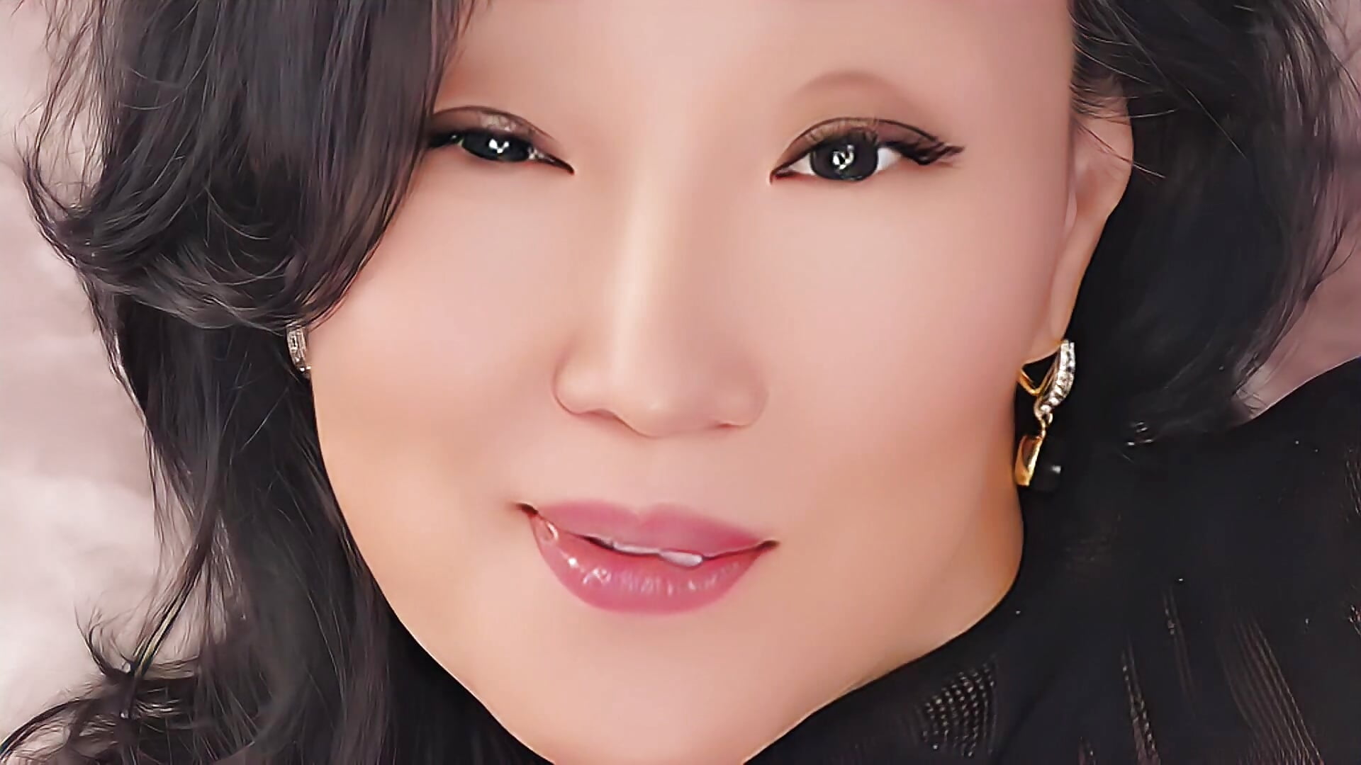 There are drawn characters in the painted world - vídeo de S_andra_ modelo de câmara