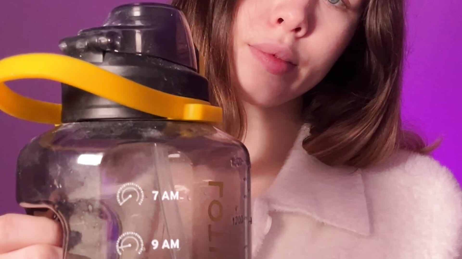 Nip nip 🙂‍↔️ - video by _Amberlley cam model