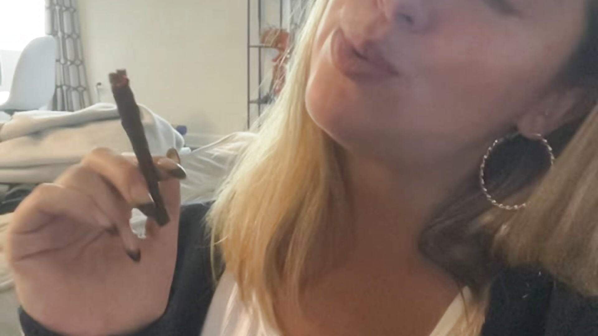 Puff Puff Pass 💨💨 - video by boomboomr00m cam model