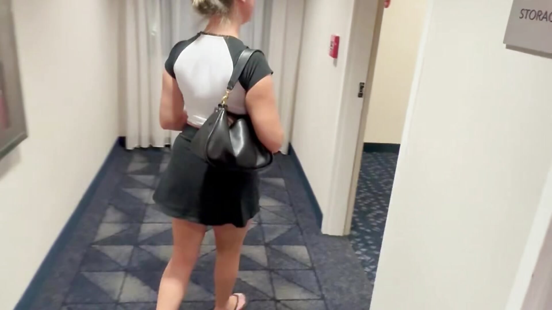 Public Hotel Hallway BJ + Facial - vídeo de la modelo de cam boomboomr00m
