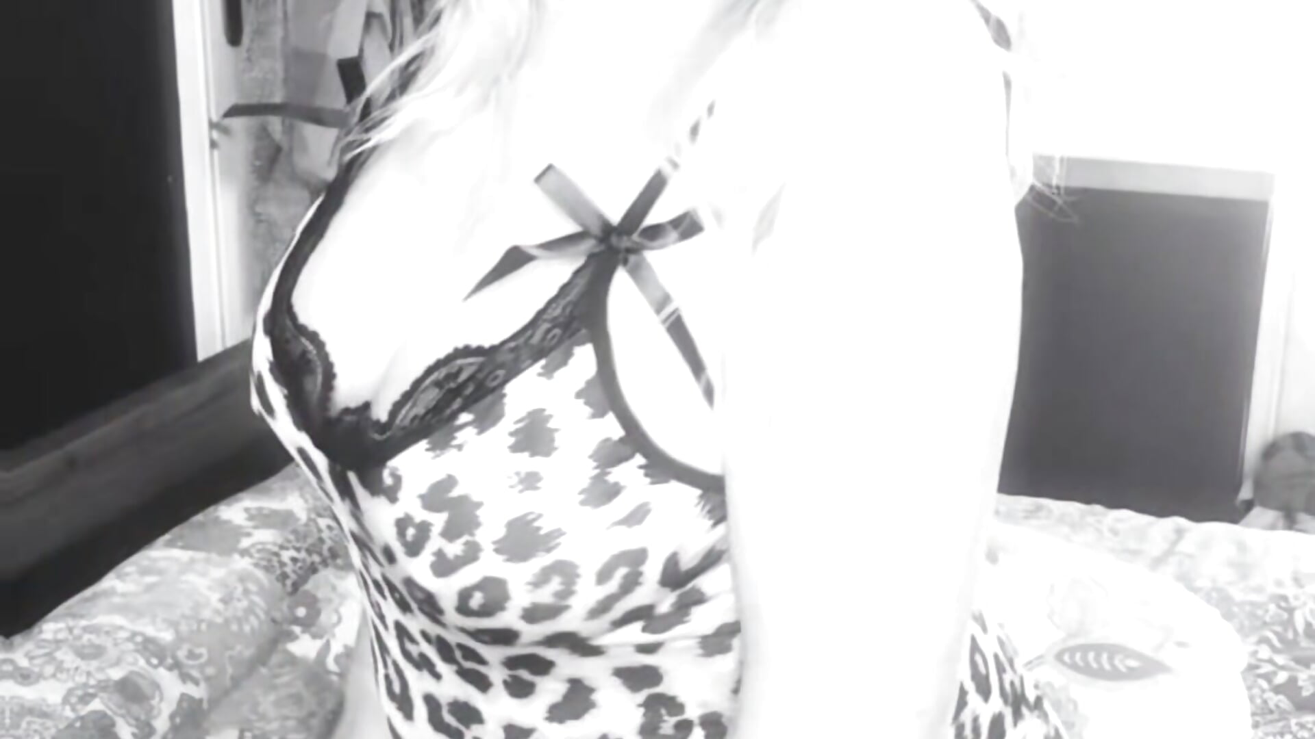 Me? – video modela na kameri msjuicylucy1982