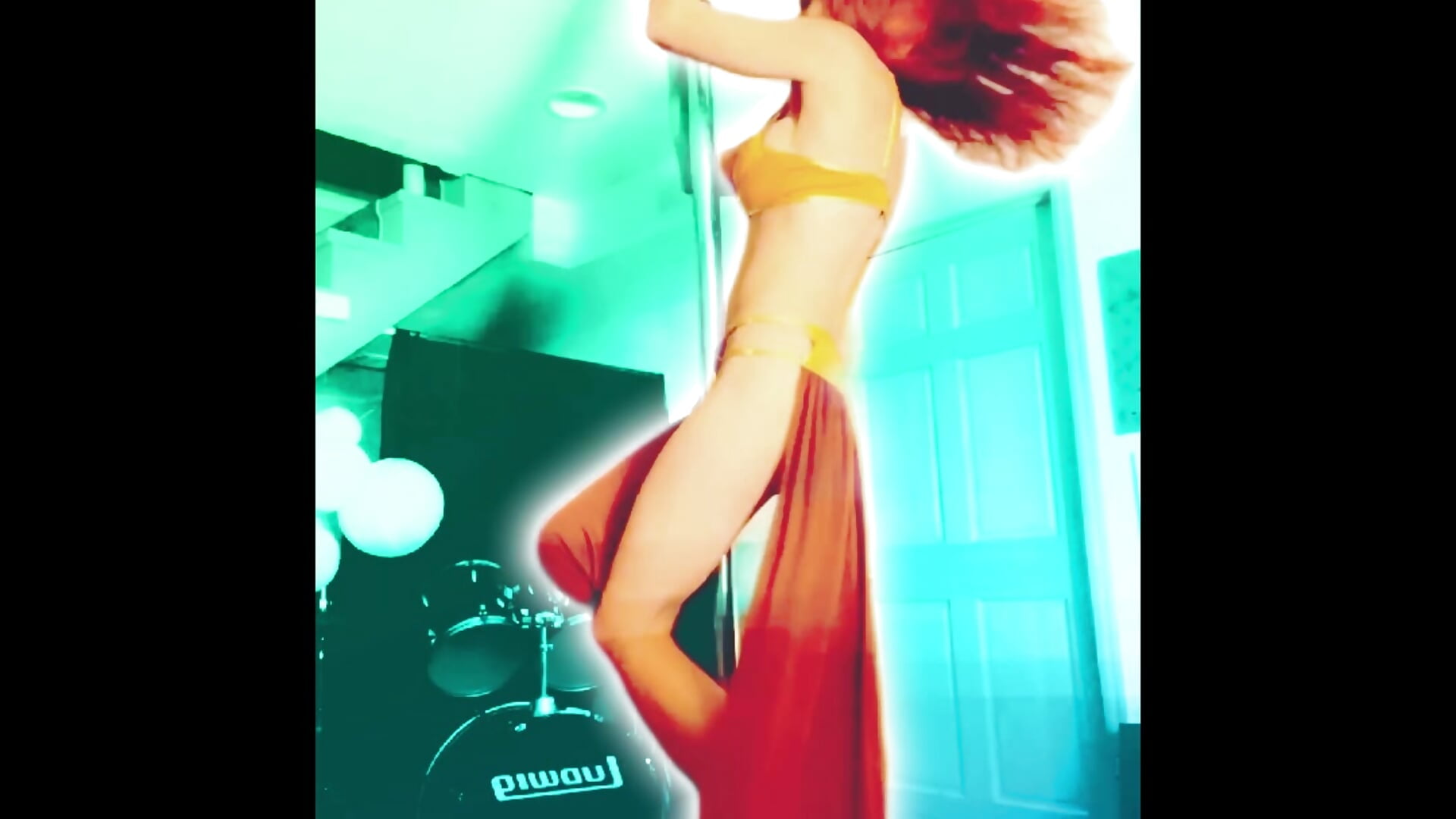 #Cosplay #pole - video di skarrrlettt modella di cam