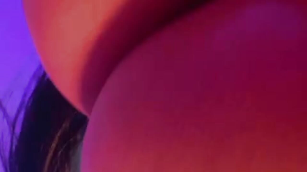 bouncing my big ass - alysson_18 캠 모델의 동영상