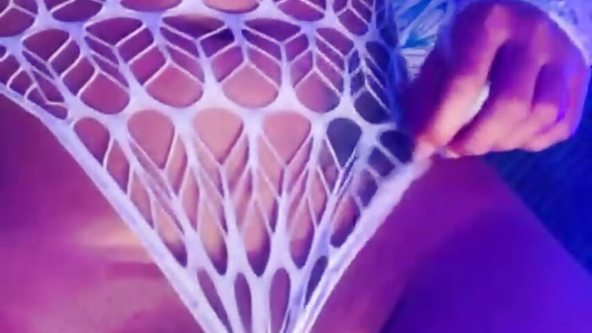 I am a very naughty girl doing cameltoe