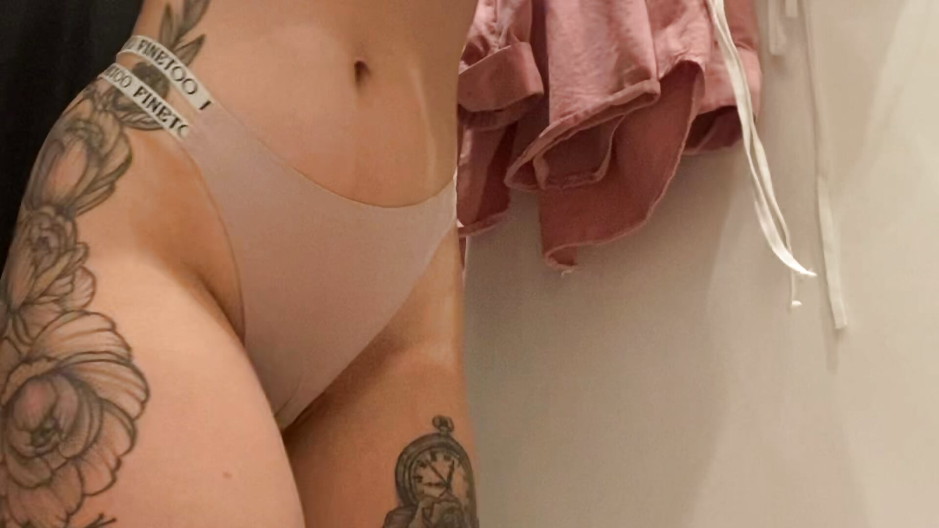 Dressing room spying :* - video by CuttestAl cam model