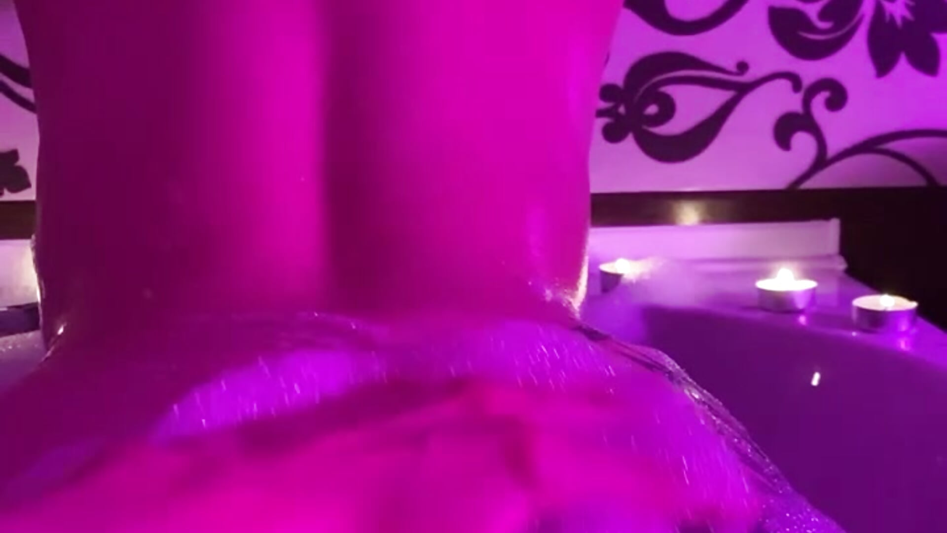 Hot ass in foam ^_^ - video by CuttestAl cam model