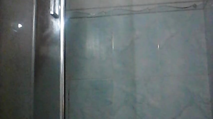 very horny in the bath - video của người mẫu cam Lucas_pt