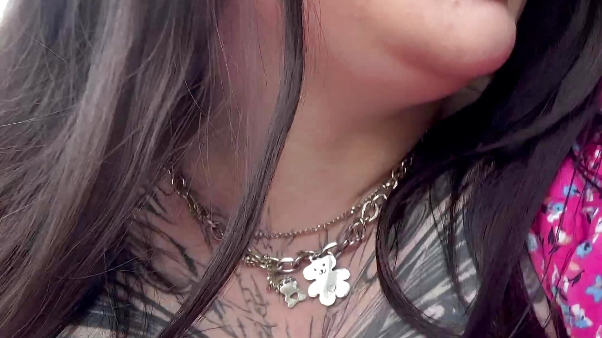 Boobs out in public. A man caught me! - MommyWantsPleasure 캠 모델의 동영상