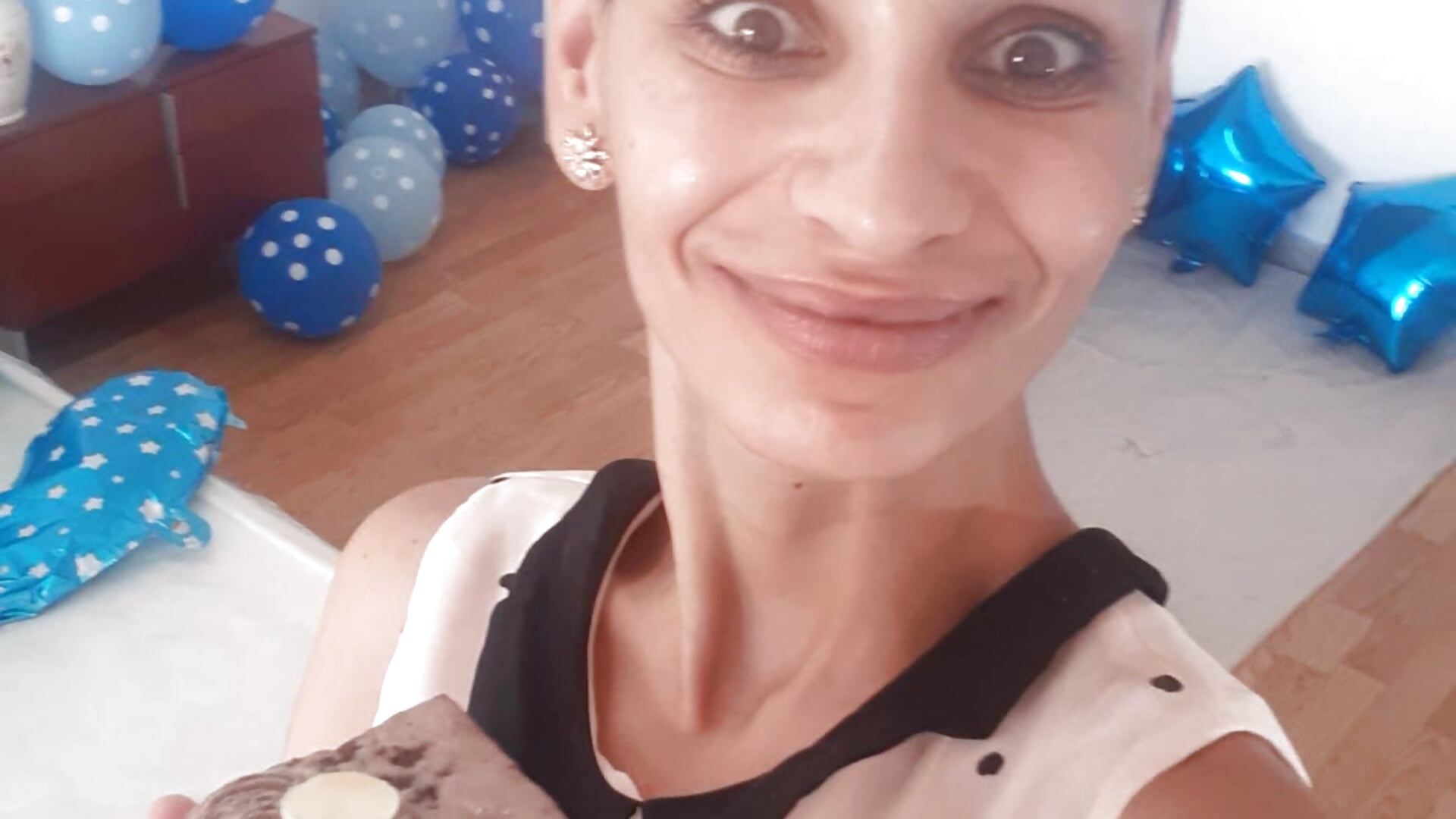 I NEED PIZZA - video của người mẫu cam hotSANDRA_STARR