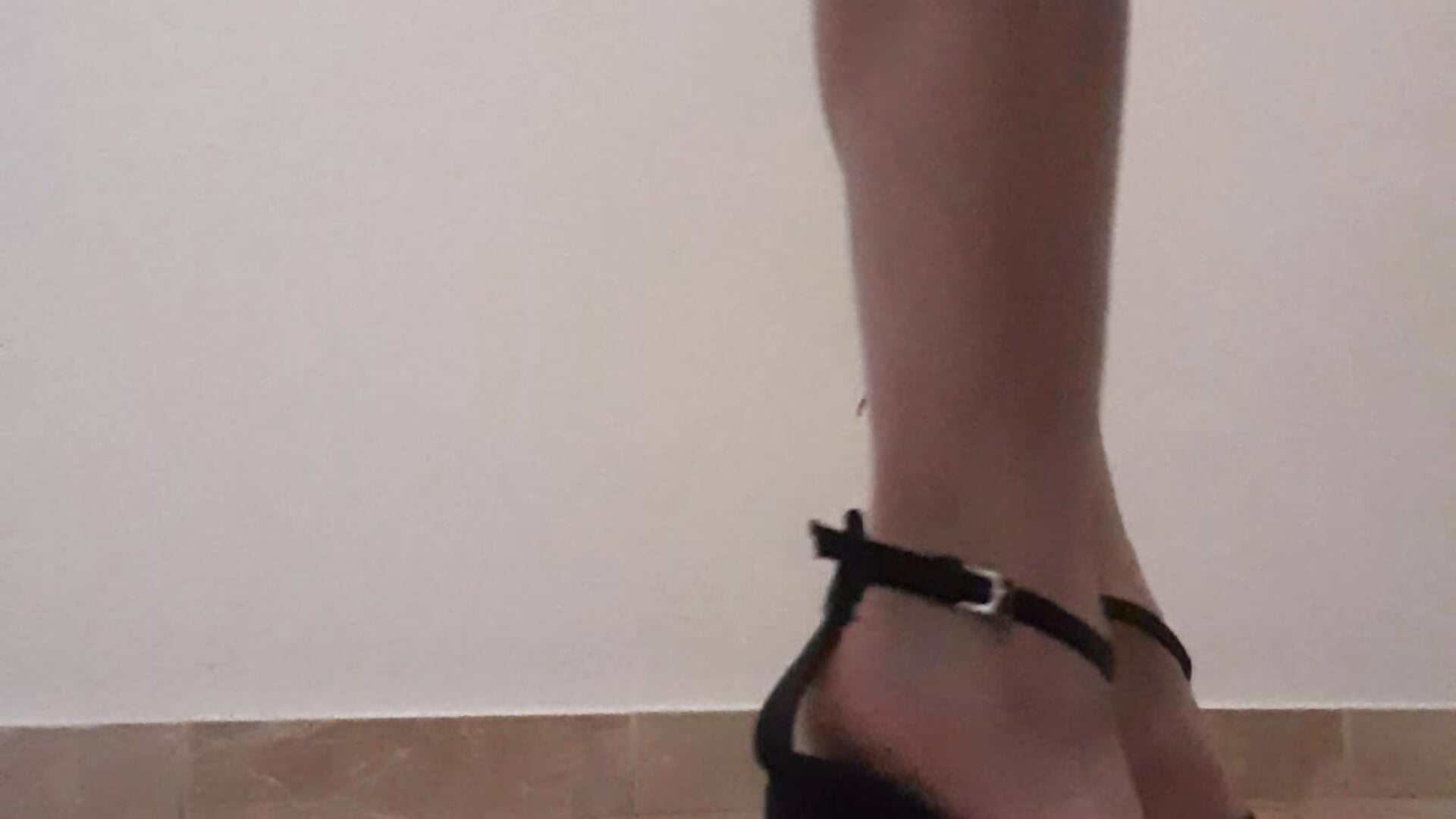 MR.FOLLOW HERE TIGHT SANDALS XXX - video của người mẫu cam hotSANDRA_STARR