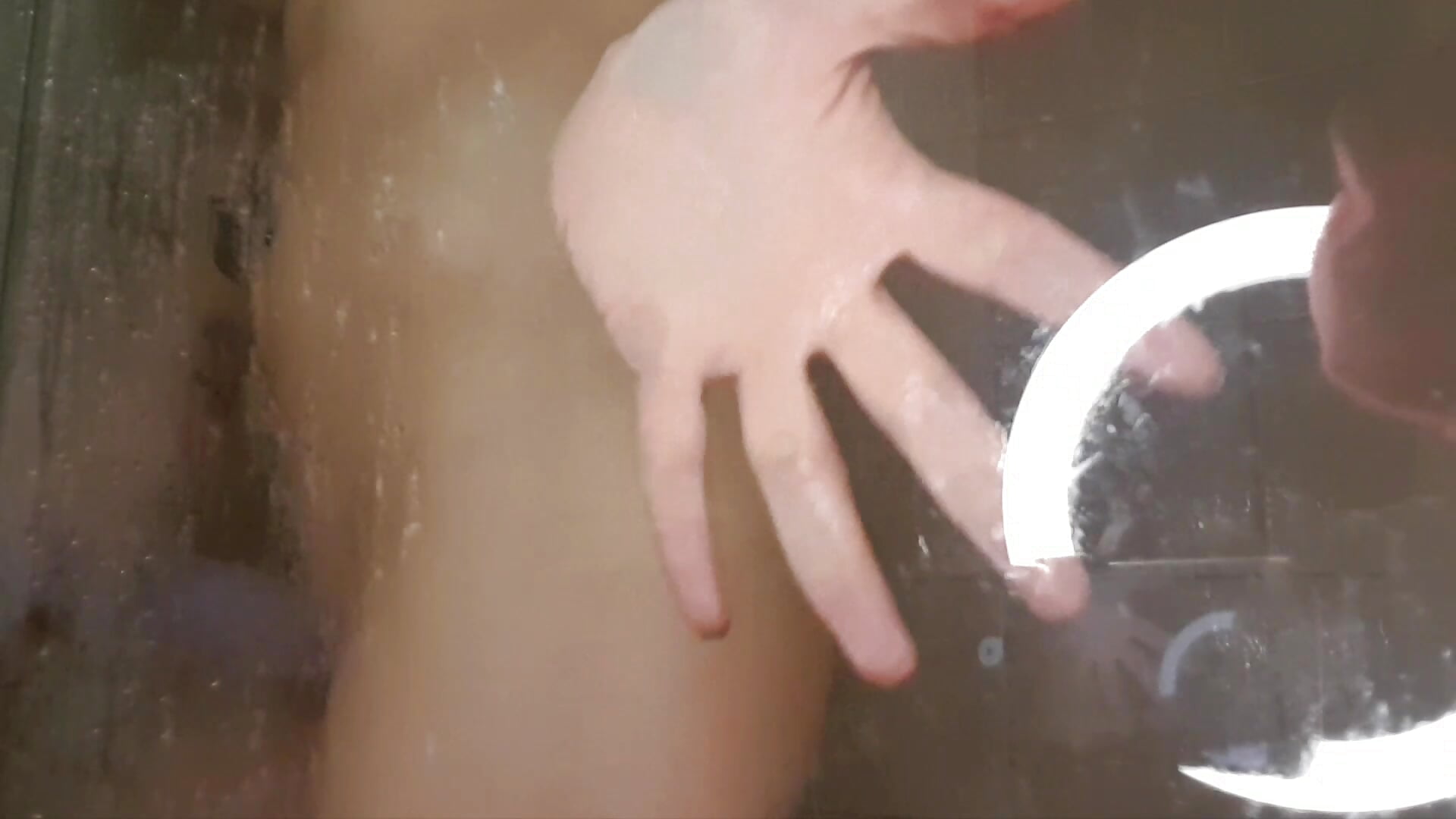 Naughty shower - video by VickyHoult cam model