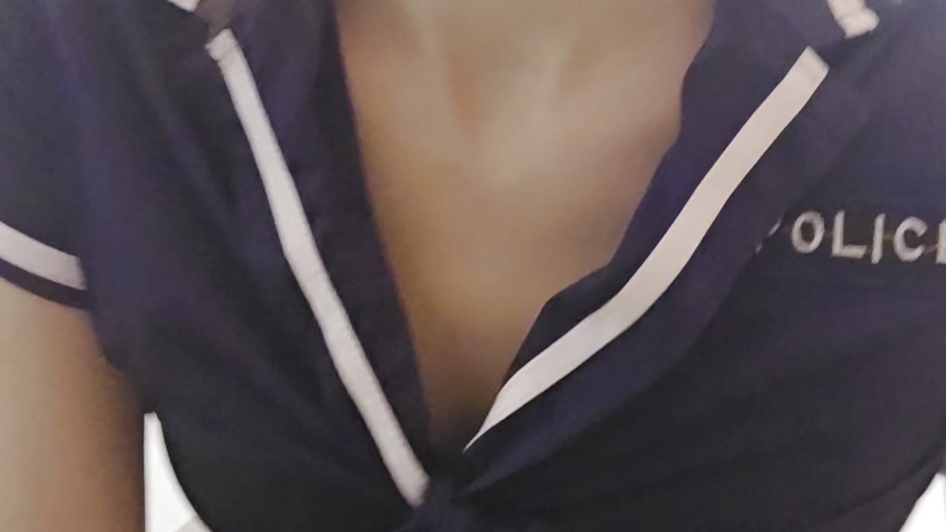 Sexy rendőr jelmezben... - video by Analimado18 cam model