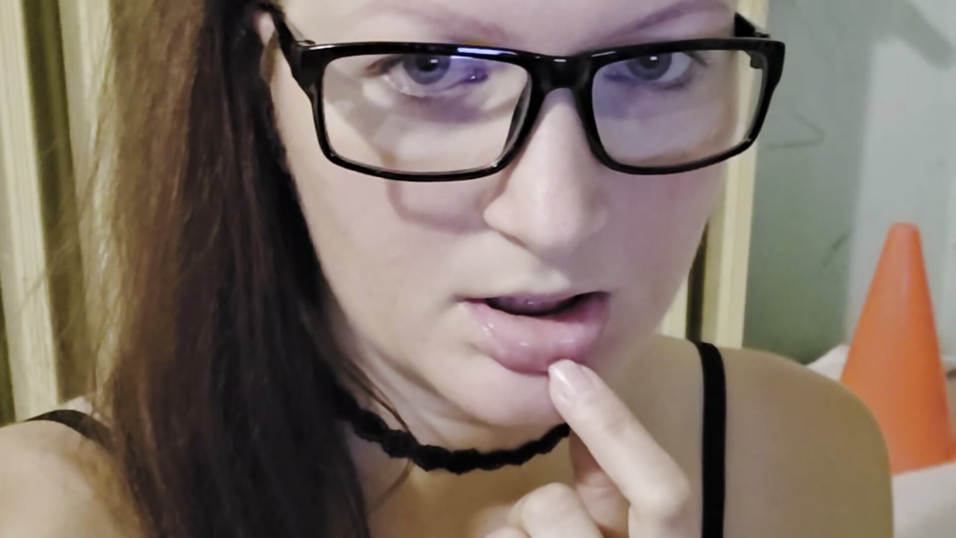 Az *rtatlan külső mögött egy perverz lány vagyok...☺️🤭 - video by Analimado18 cam model