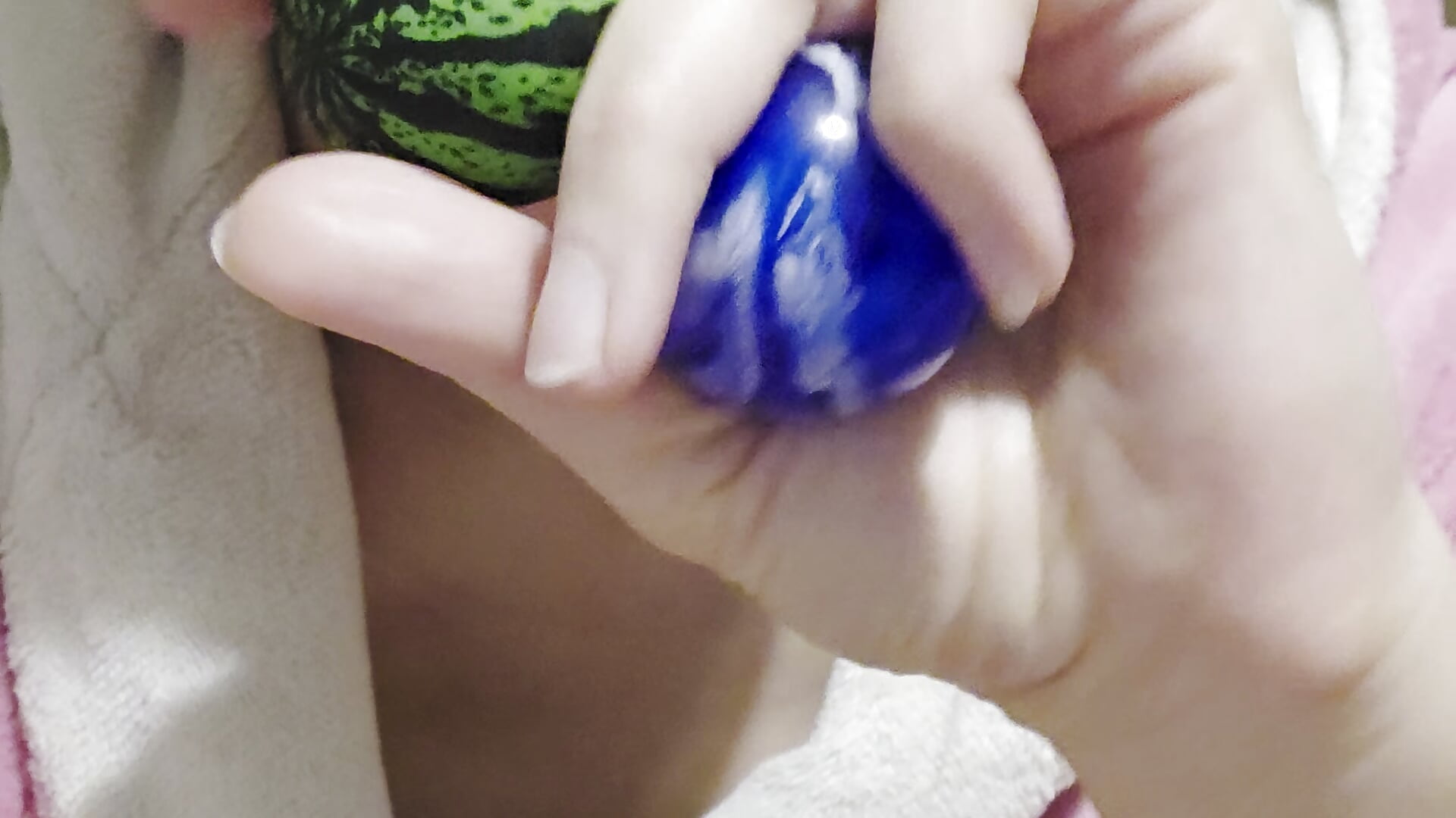 Ezt a 2 kis cuki gumi labdát dugtam be a popsimba🤭😋 - video by Analimado18 cam model