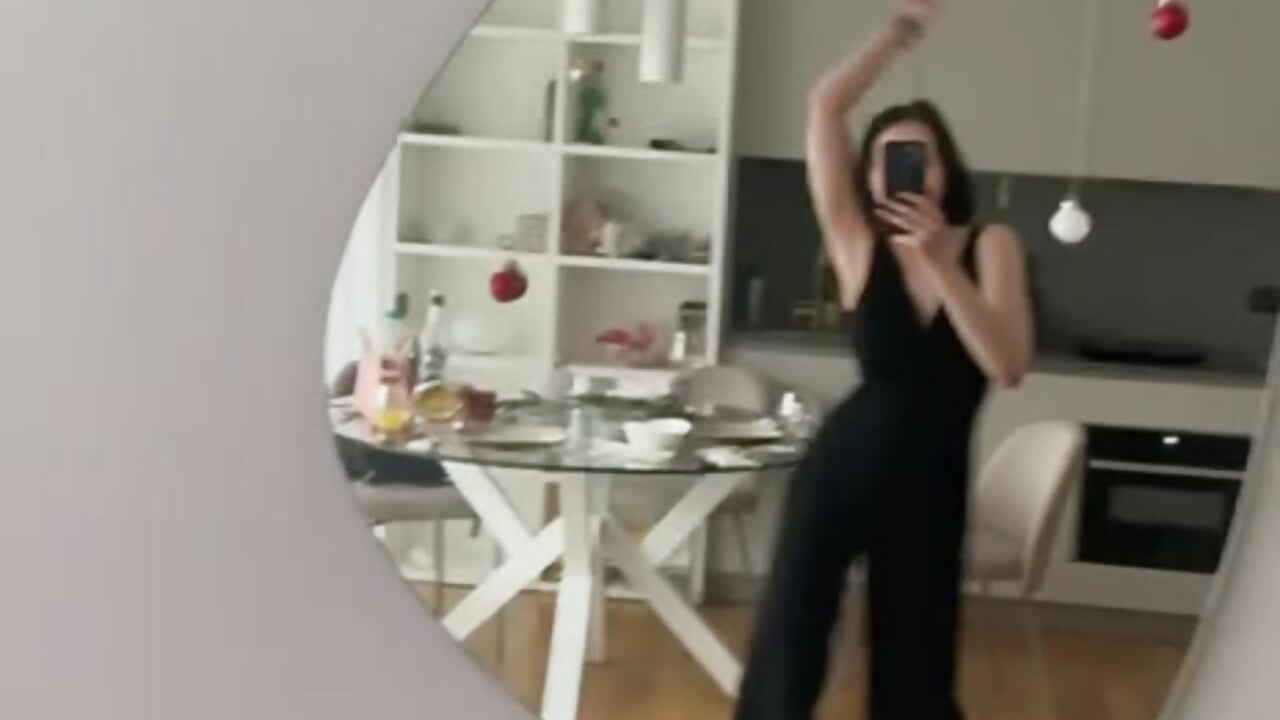 My usual behavior in front of the mirror - video by AliceTurnOn cam model