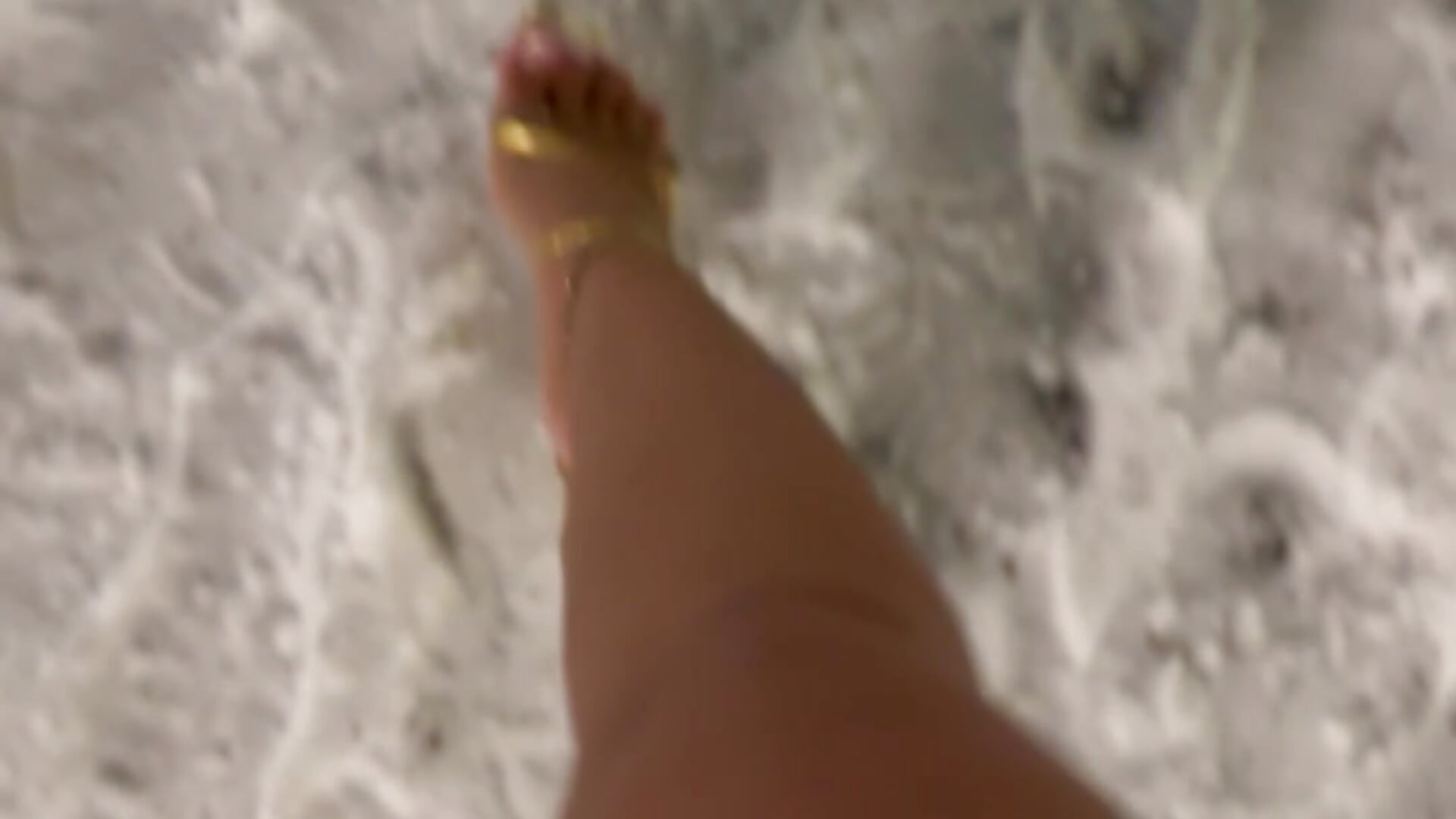 Pretty toes in snow - video by Phoenix_May cam model