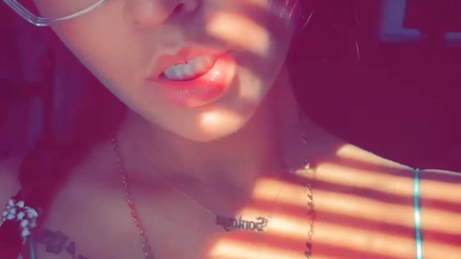 Cross your mind? - video by DesereaRose cam model