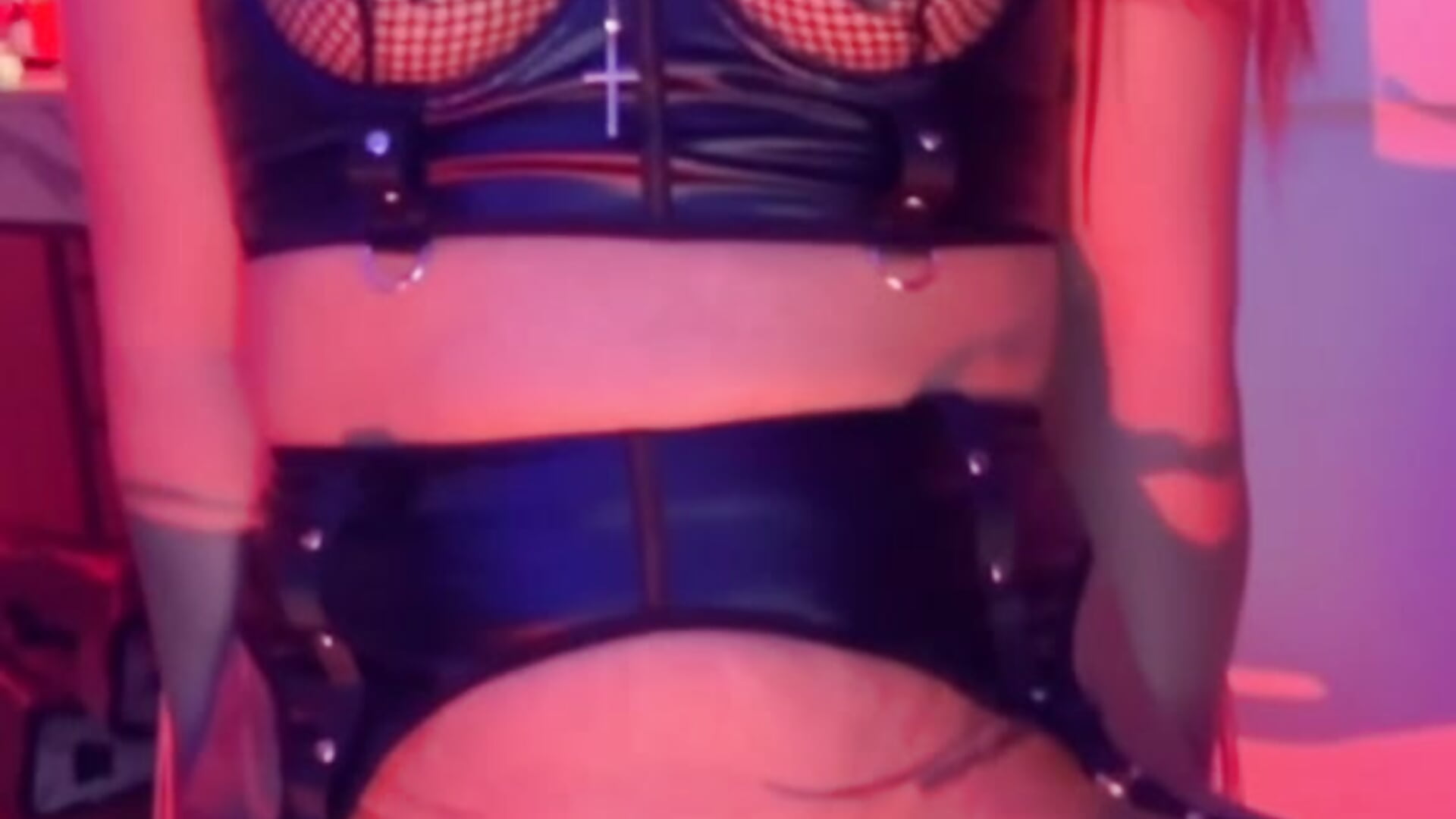 Riding til I Squirt - video by Phoenix_May cam model