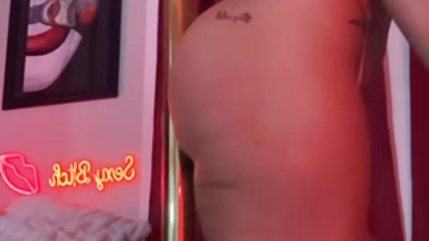 Like a glove - video by DesereaRose cam model