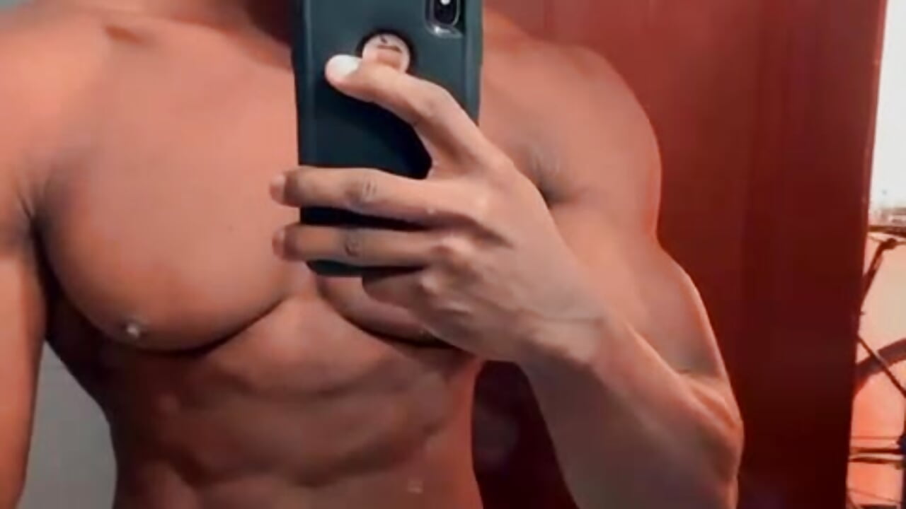 take a peek of my body? wanna give me a bite ;) - video by rogger_physique cam model