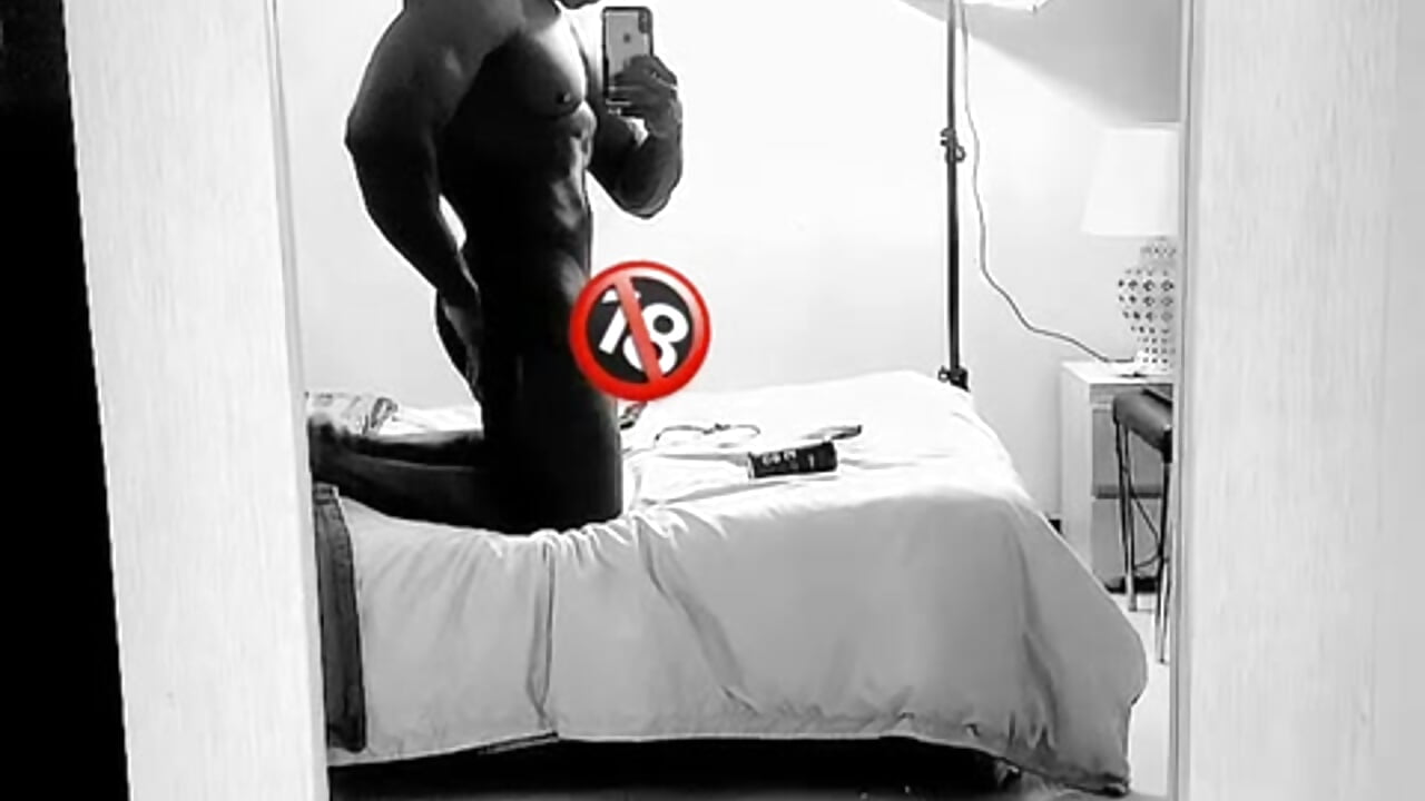wanna see everything? meet me on live - video by rogger_physique cam model
