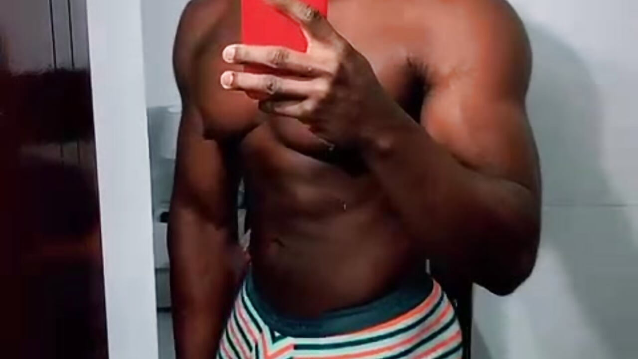 hey hey hey! take a taste of my muscle body. do u like? - video by rogger_physique cam model