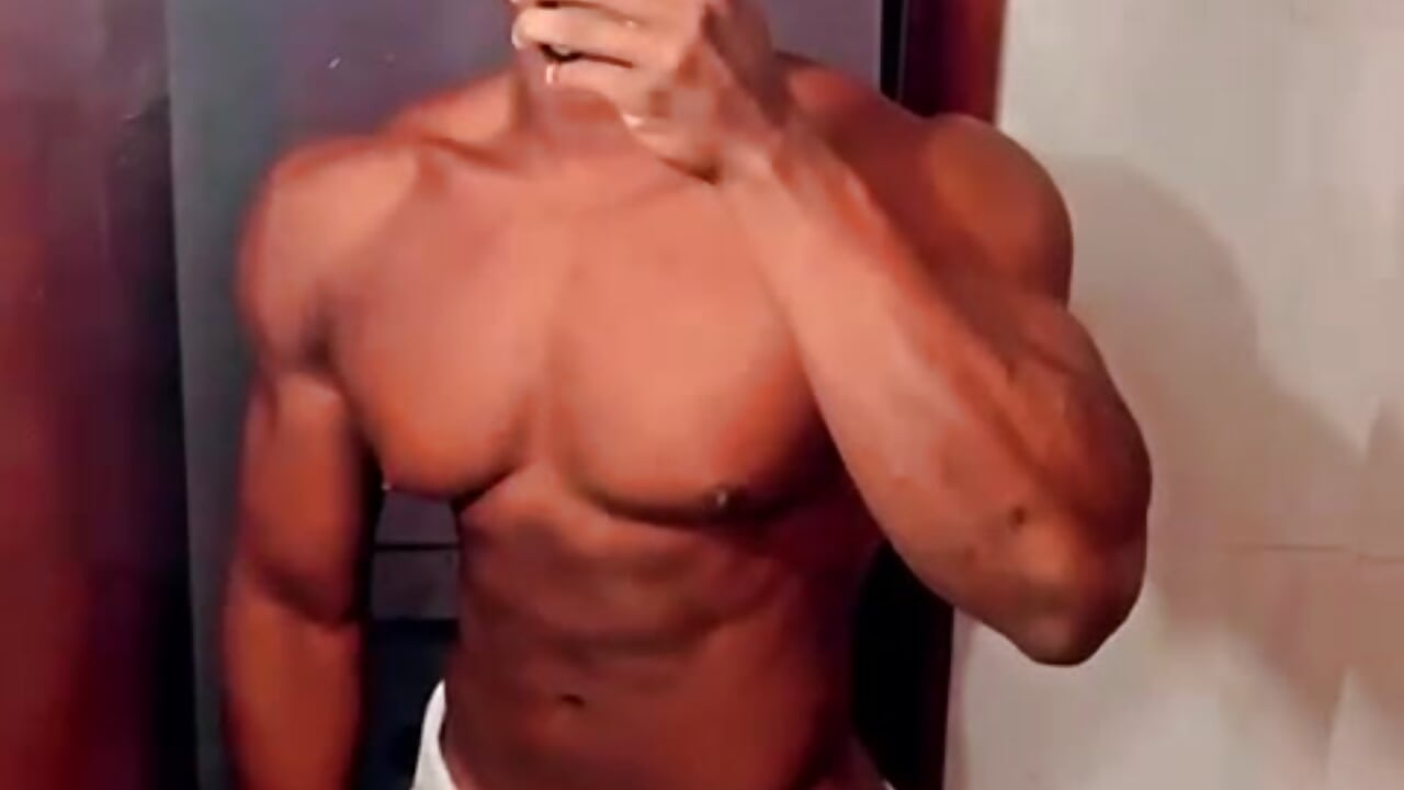 wanna take to towel off? what are u waiting for? - video by rogger_physique cam model
