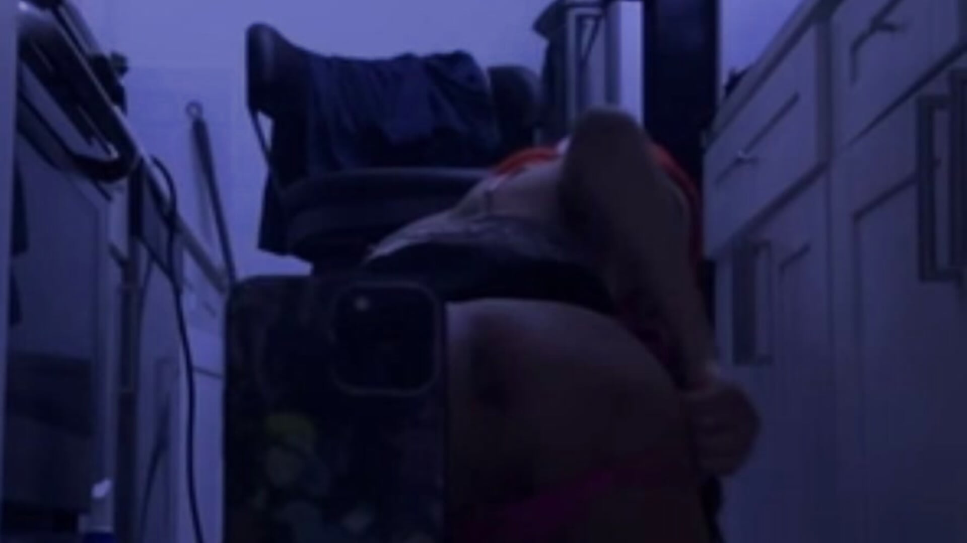 4F9EA0DC-3F3A-43DB-B08F-7EE8662C24C0_2_0_a - video van femmnyc cam-model