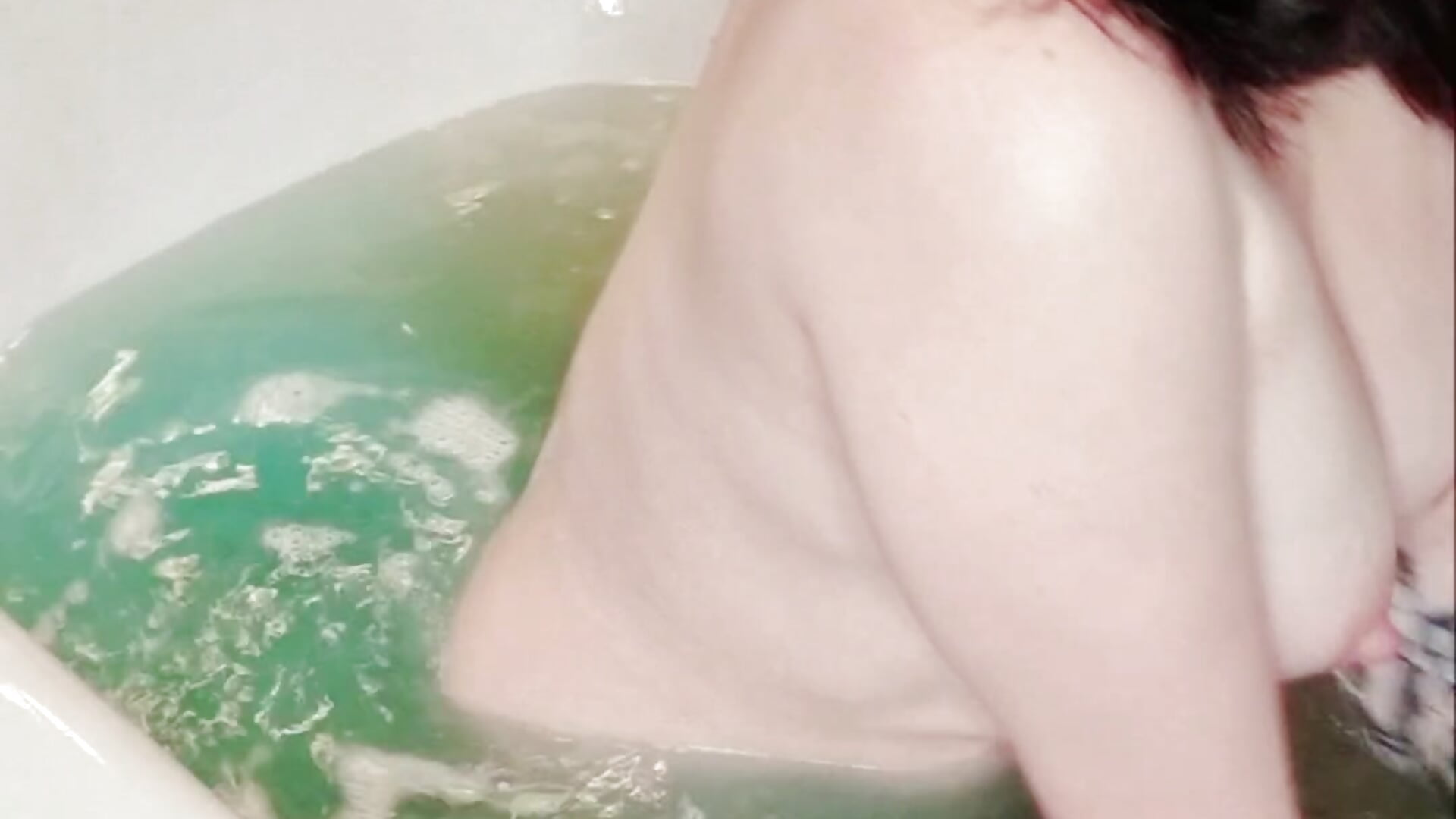 in the bathroom - video by LazyTanukii cam model