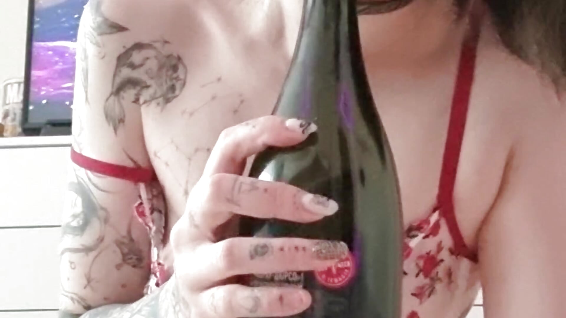 first time Fucking pussy with a bottle - video by LazyTanukii cam model