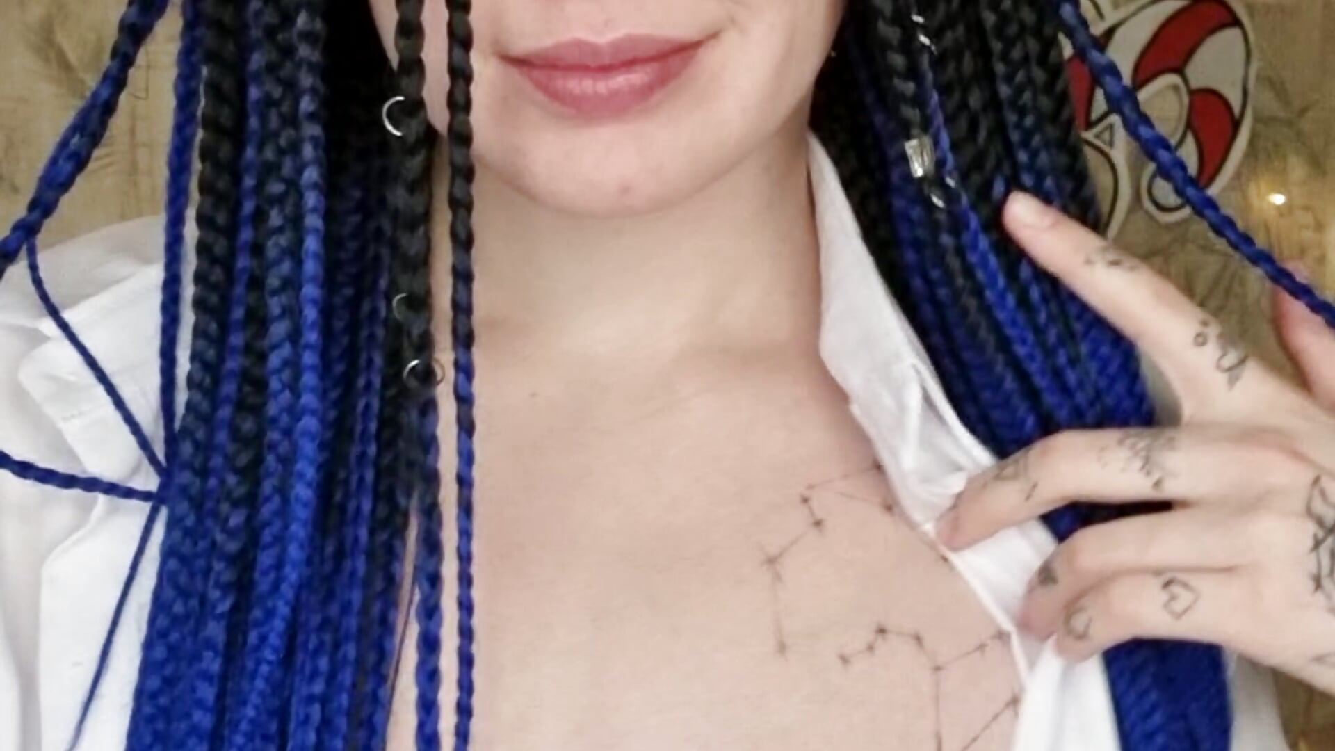 flashed her tits