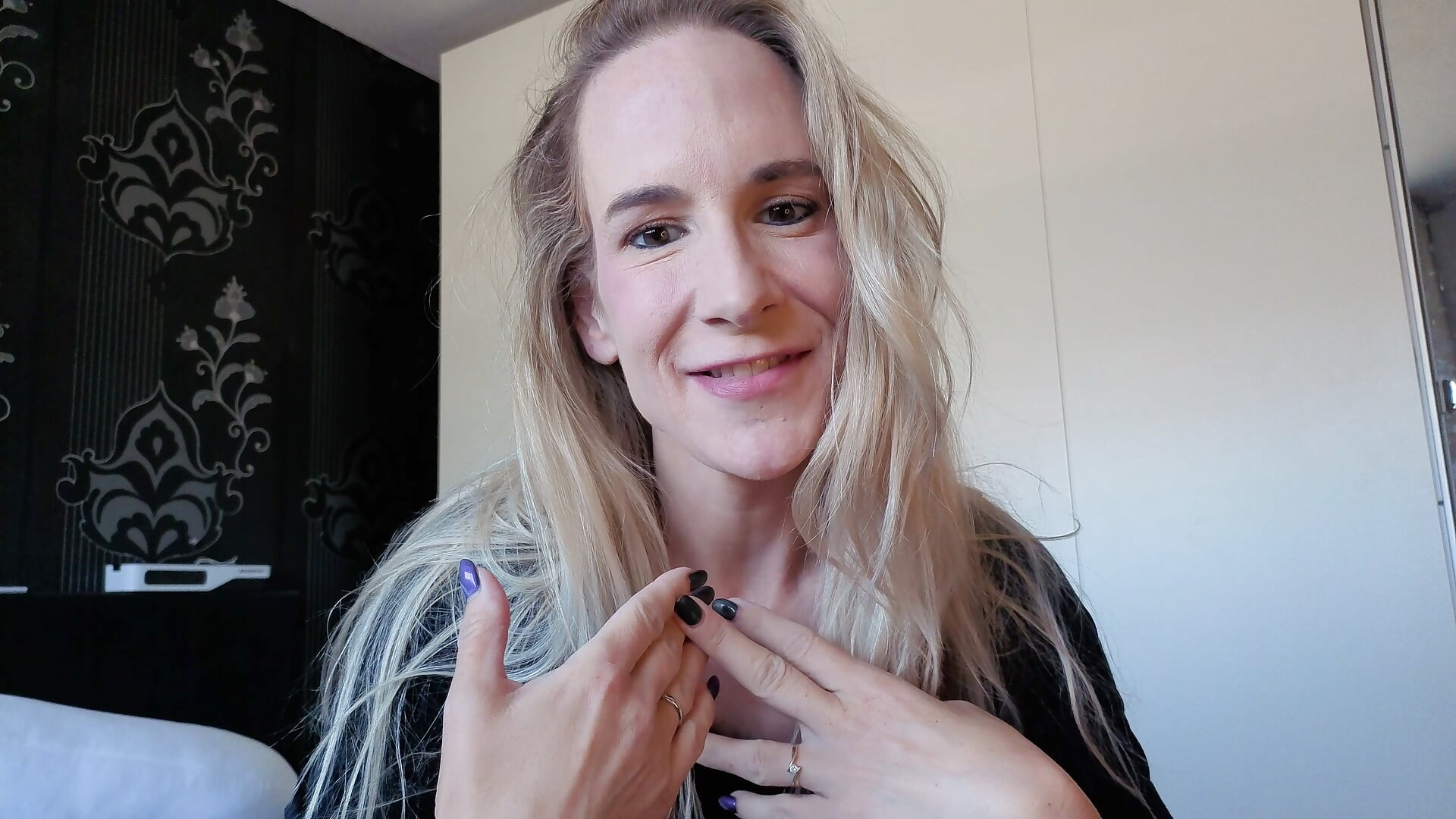 😍😘😗😚🤟💋💘❤️ - video by NaomiAndFriends cam model