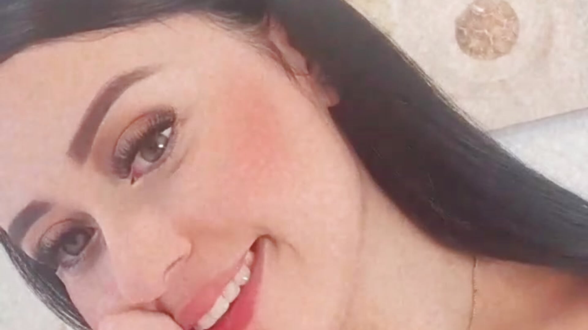 Muaaa - video by lysa_thomas cam model