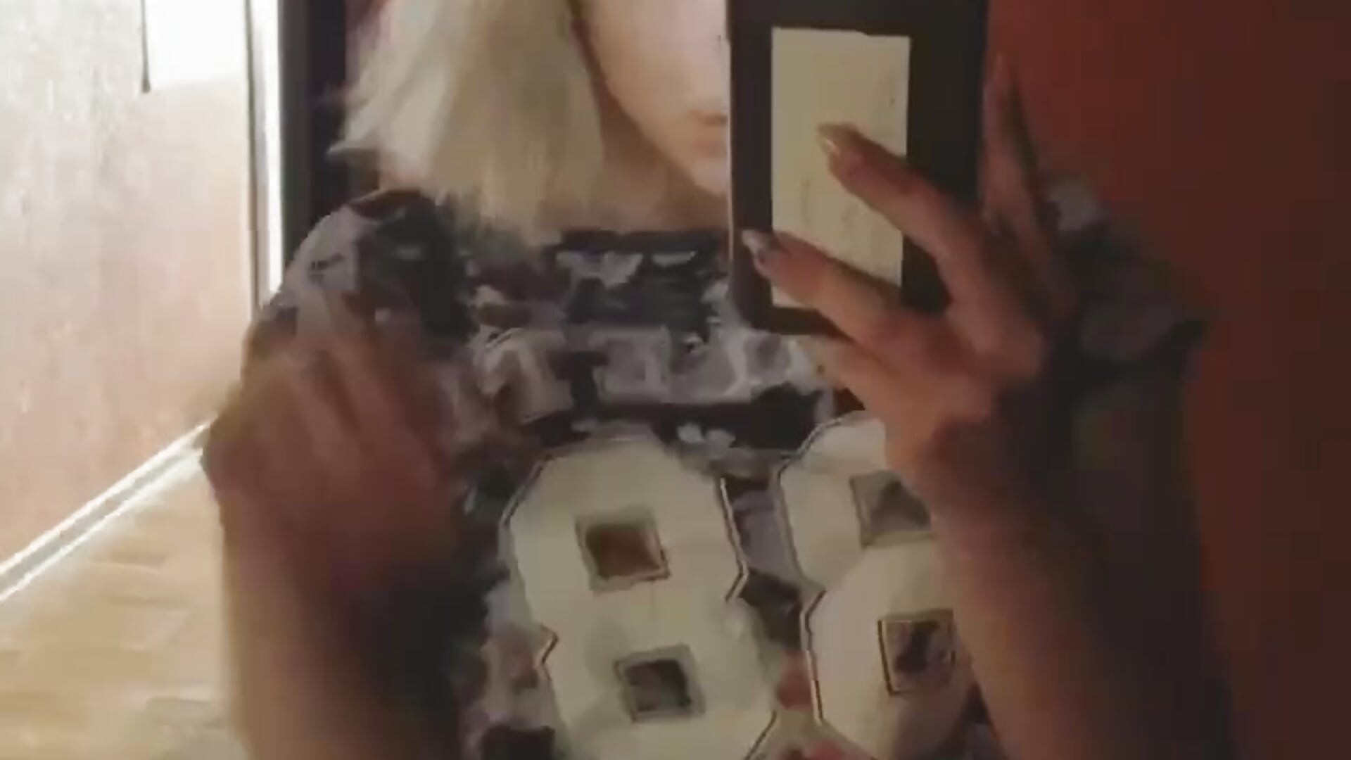 Happy – видео вебкам-модели Amaryllis