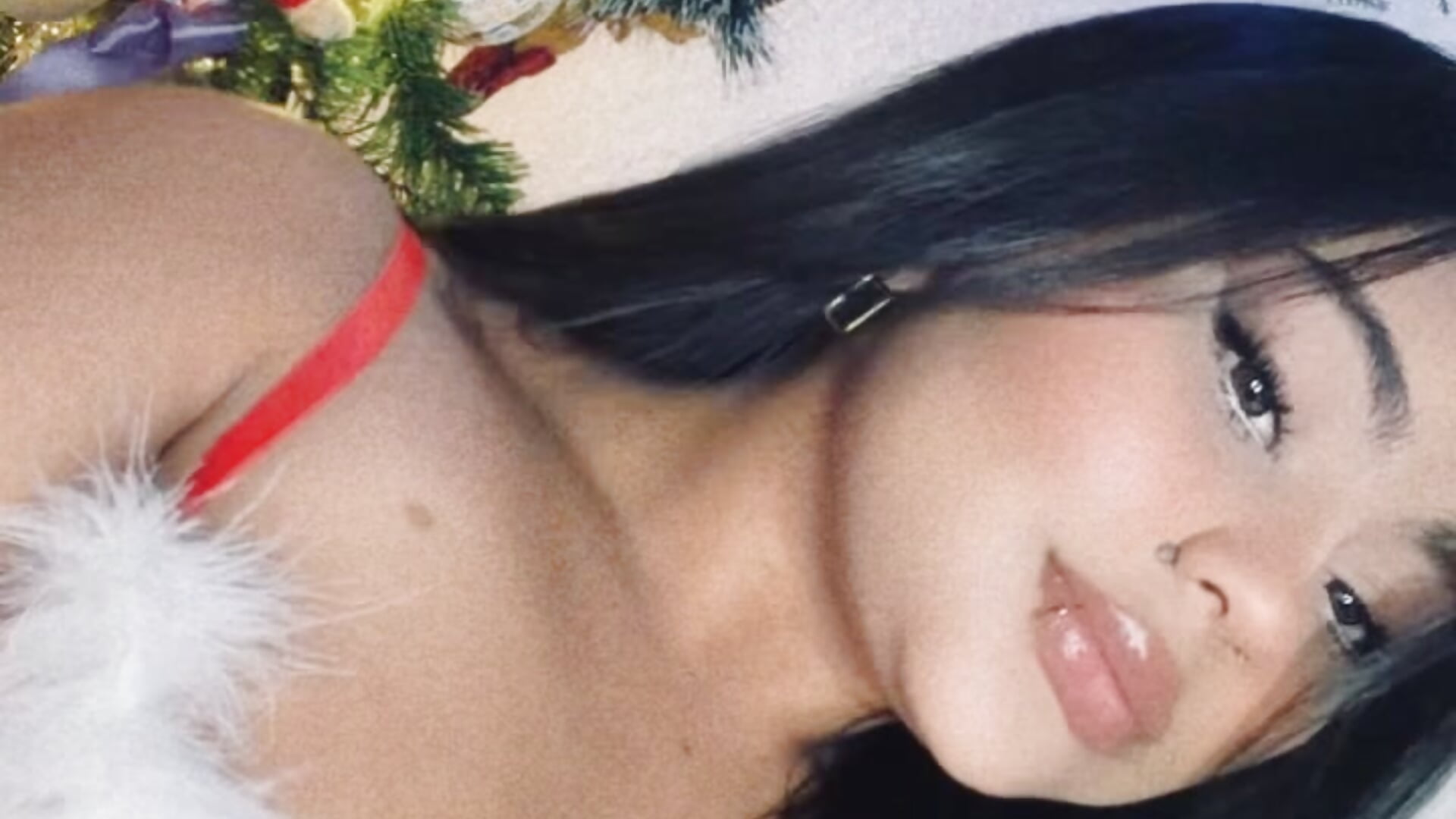 5D9B646A-84BF-48D2-98CD-0B7D6096509B - video by april_jhonsson cam model