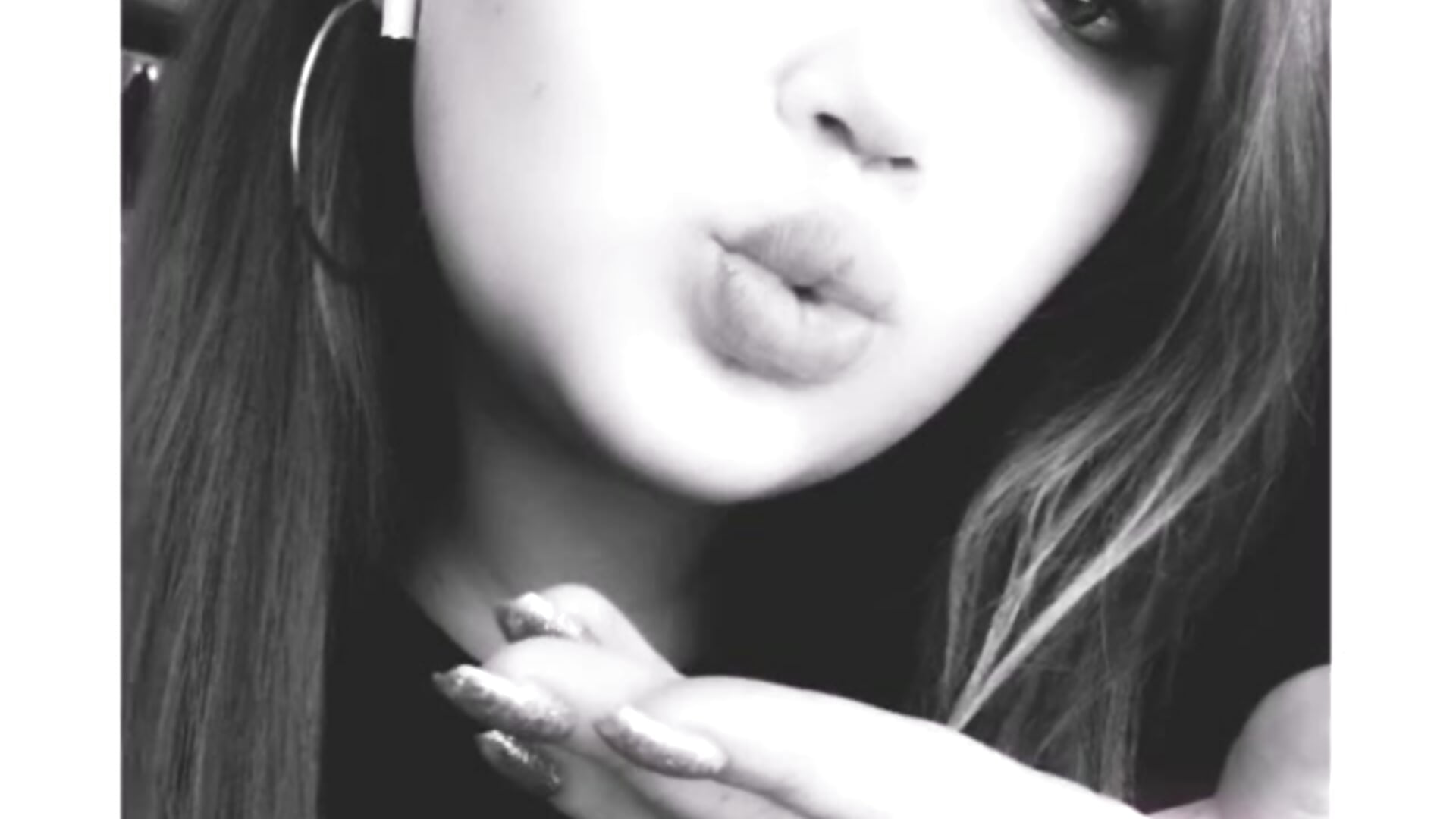 kisses fo you - video by ElsaMooree cam model