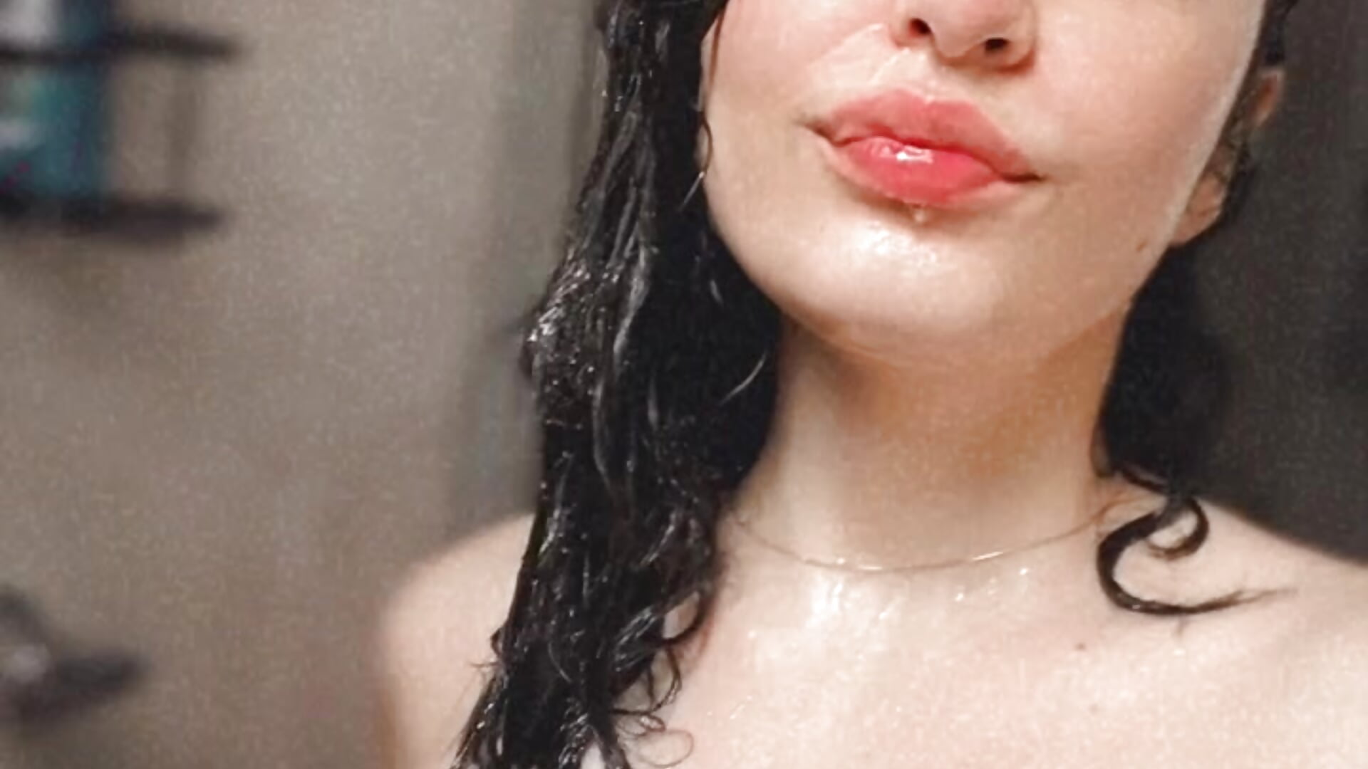 Shower twerk - video by tallulah_levine cam model