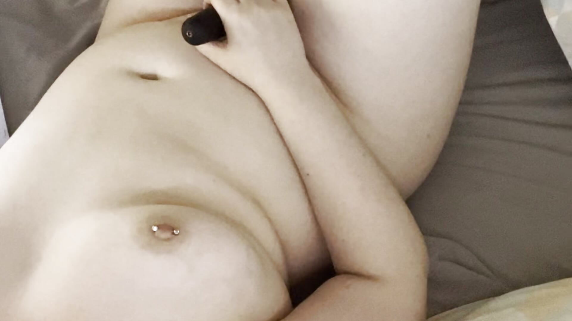 watching porn and touching myself - video by beeinmedeep cam model