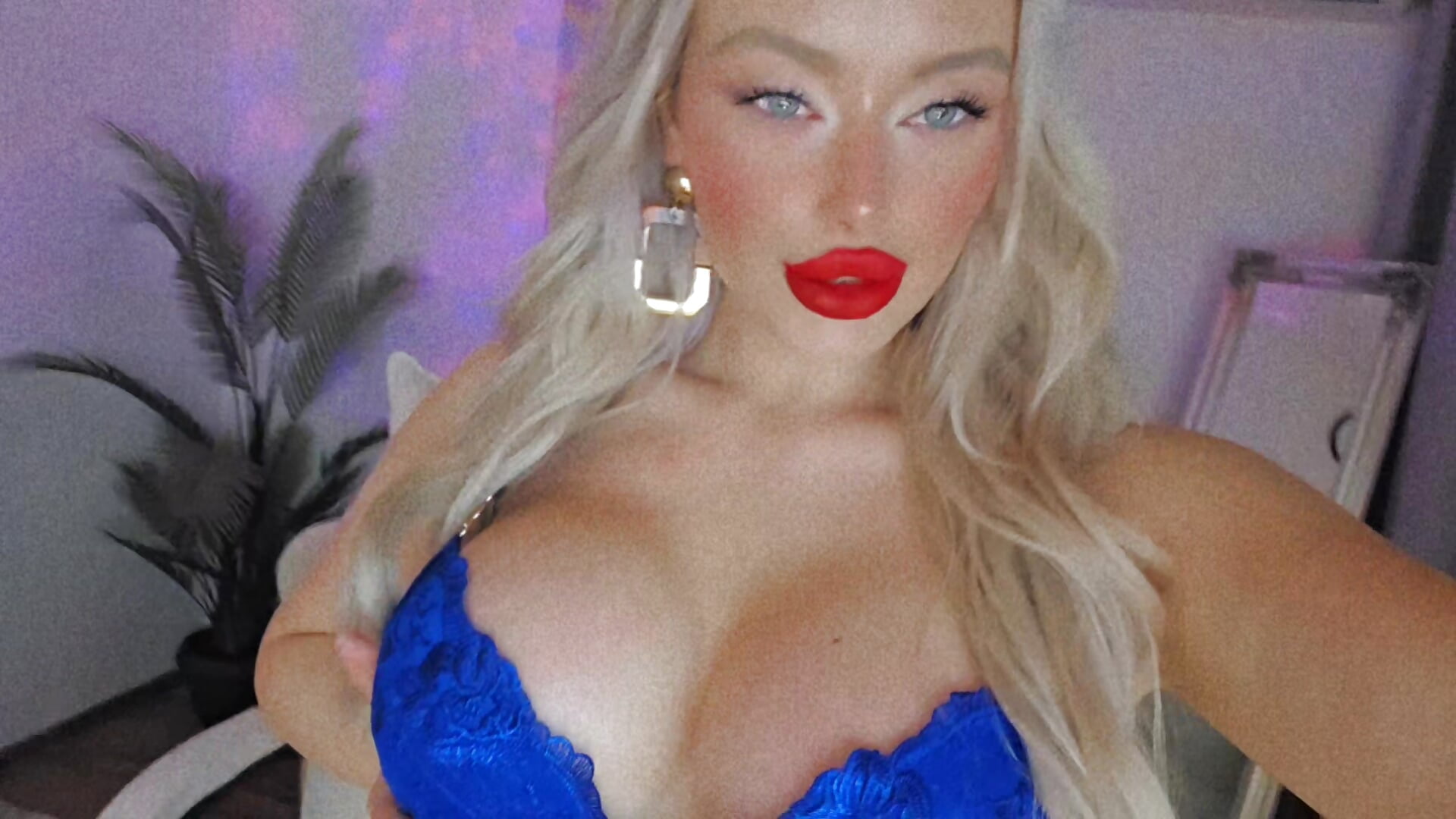 1000021244.mp4 - video od modelky/modela blonde_anna