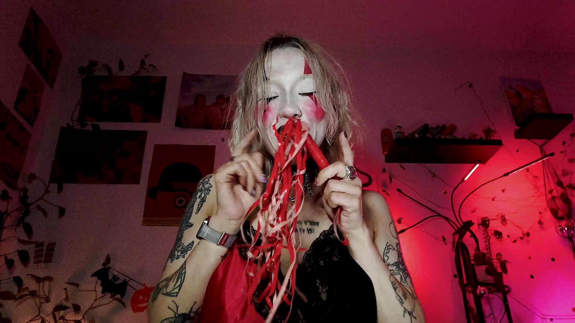 HORNY HAIRY CLOWN PLAY WITH UR COCK AND SQUIRT HARD