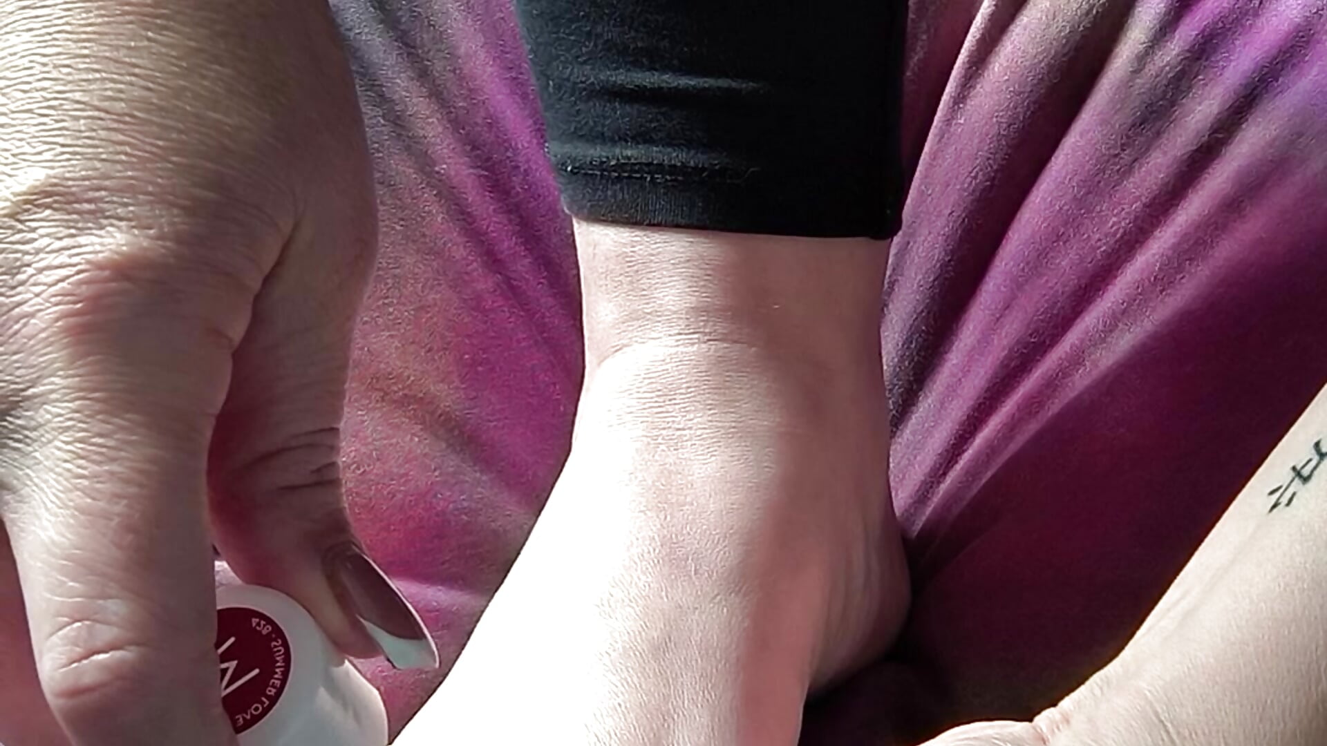 Je me vernis les pieds - video di winniess40 modella di cam