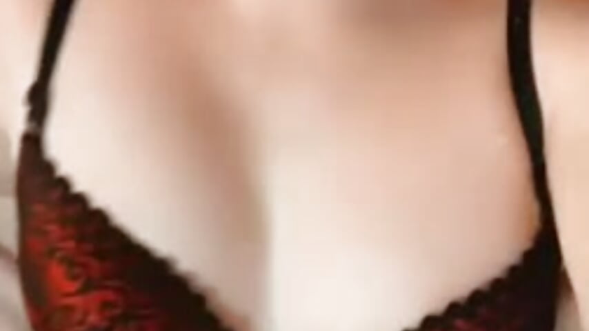 trim,732348C7-9459-4613-80D2-ED879752D776 - video van AlisaWhite cam-model