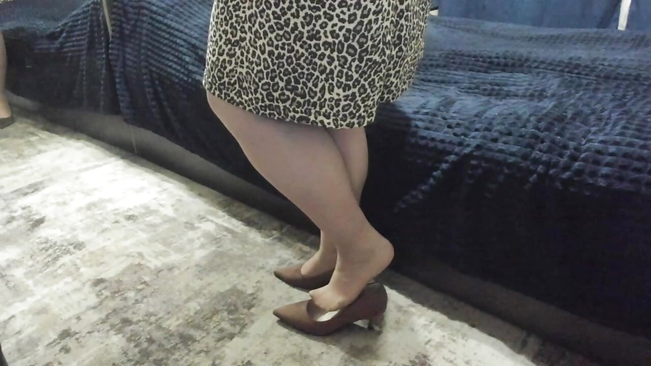 "brown velvet" - 視頻由 Frau_Marta 主播提供