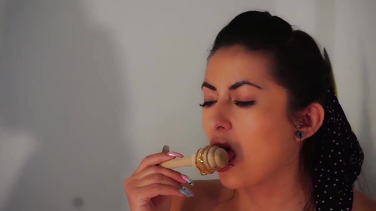 Art4ursense Sweet Squirt - video by valcamtina cam model