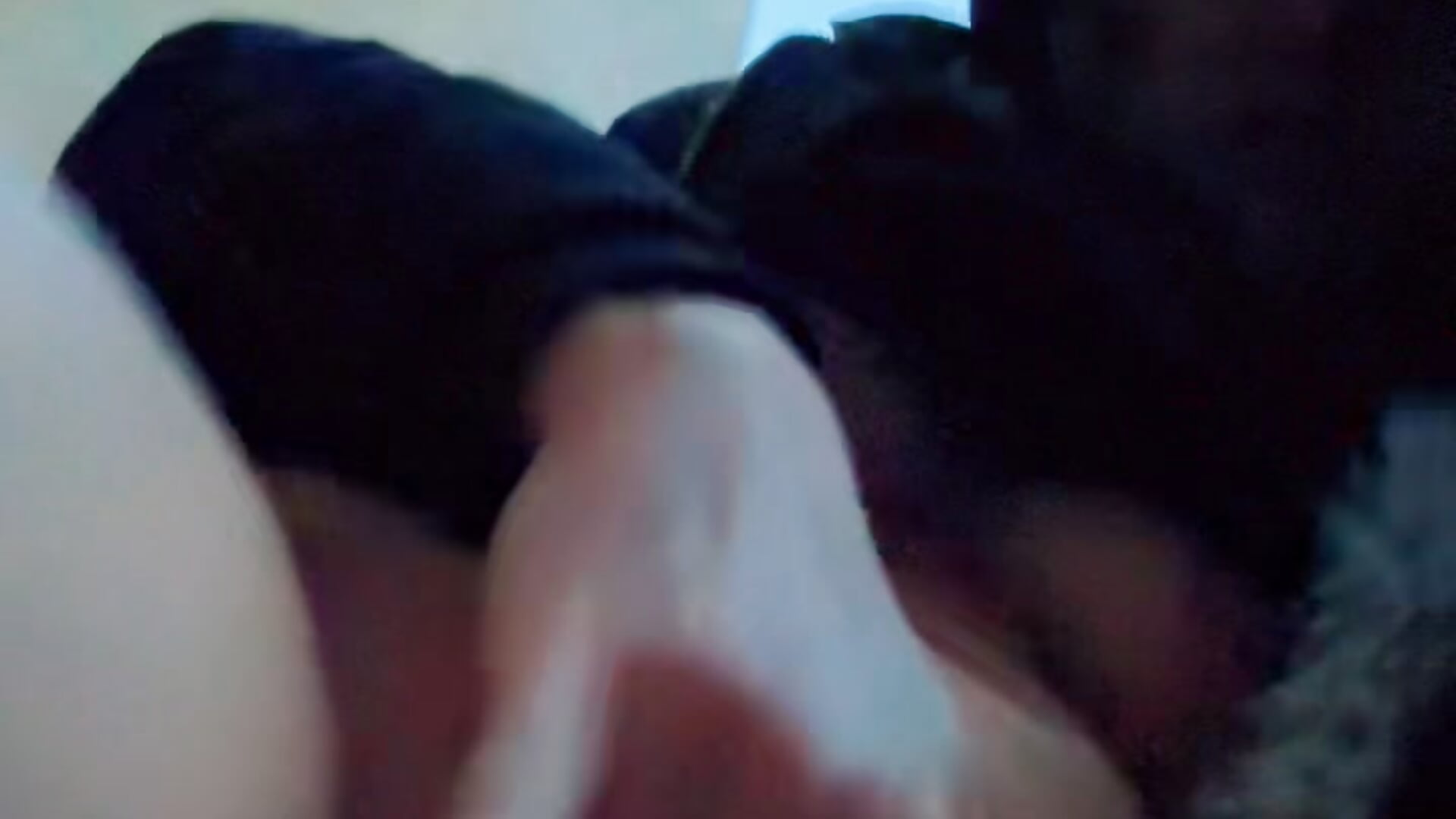 SNEAKY OUTDOOR ORGASM 😈😻