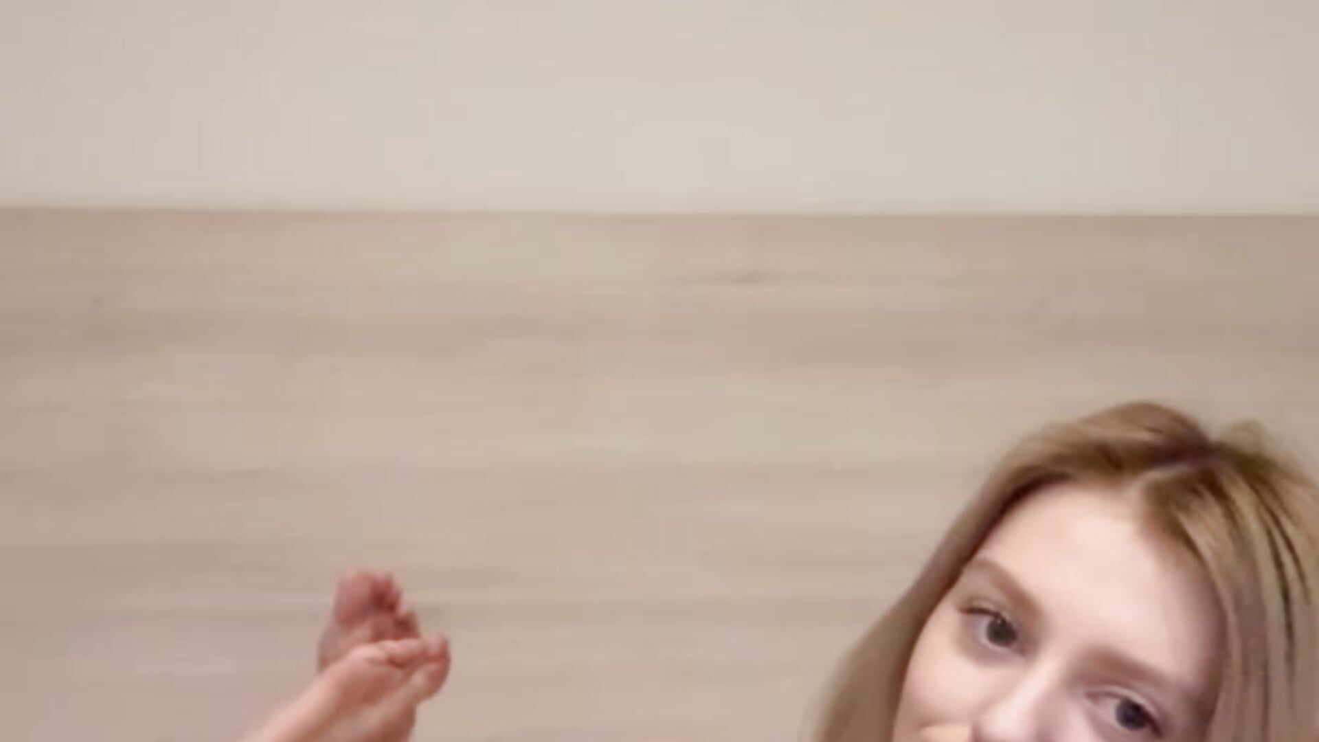 Follow me if you like me－カメラキャストのAnikaBestの動画