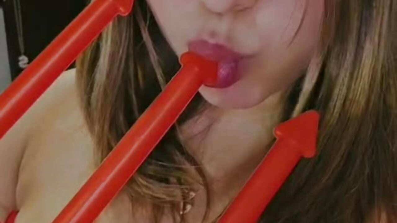 Naughty mode 😈 - video di lil_daisy7 modella di cam