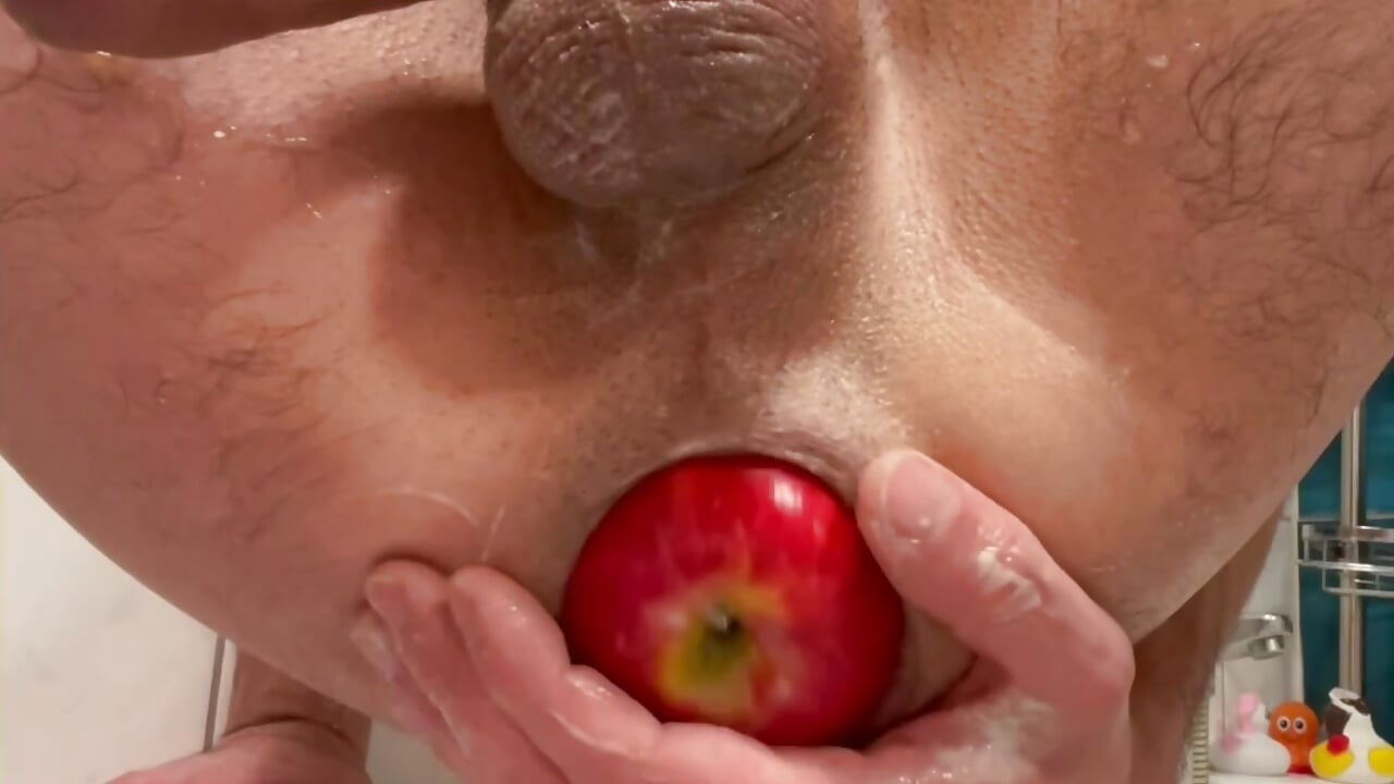 feeding my Mancunt - APPLE INSEATION - video by hungryhole-ff cam model