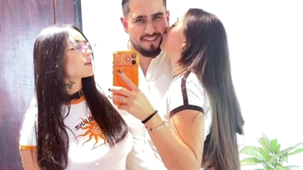 Why choose when you can have both - video di Bellapazzia modella di cam